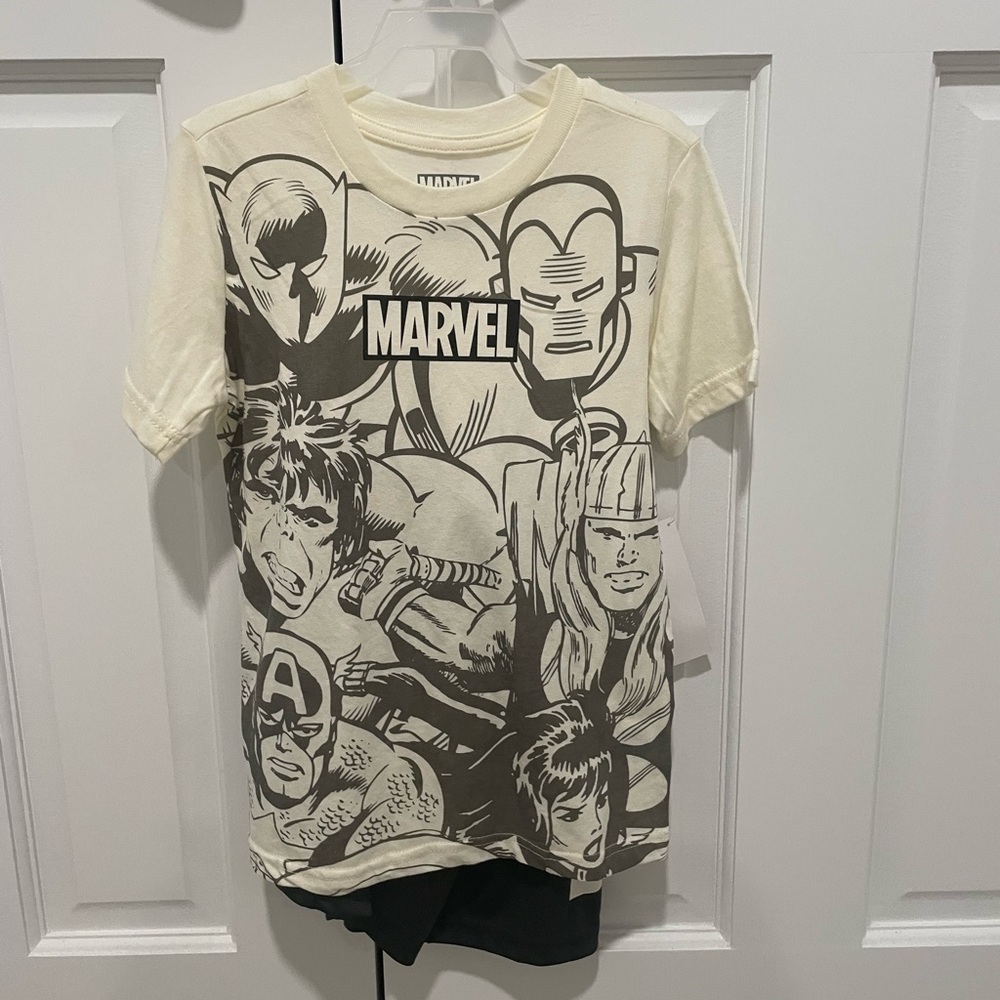 Marvel Cream T-Shirt and shorts set